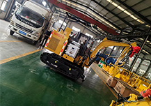 山東礦安重工生產(chǎn)的MWD2.0型礦用小型挖掘機裝車發(fā)貨